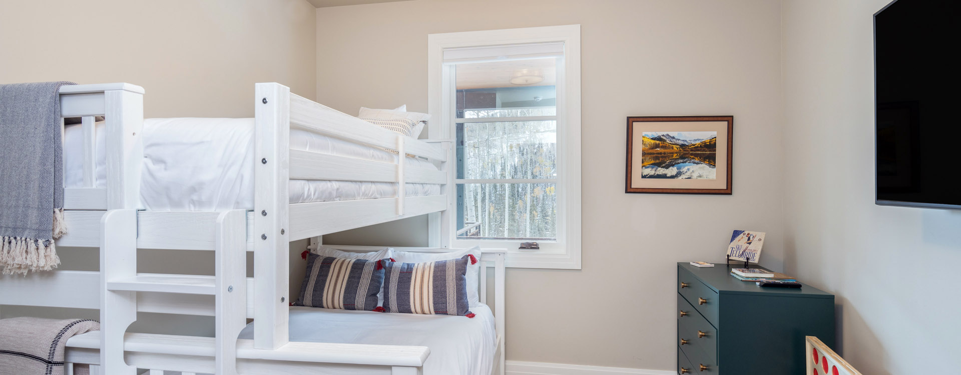 12.01-MV-FireandIce-Bunk-Room