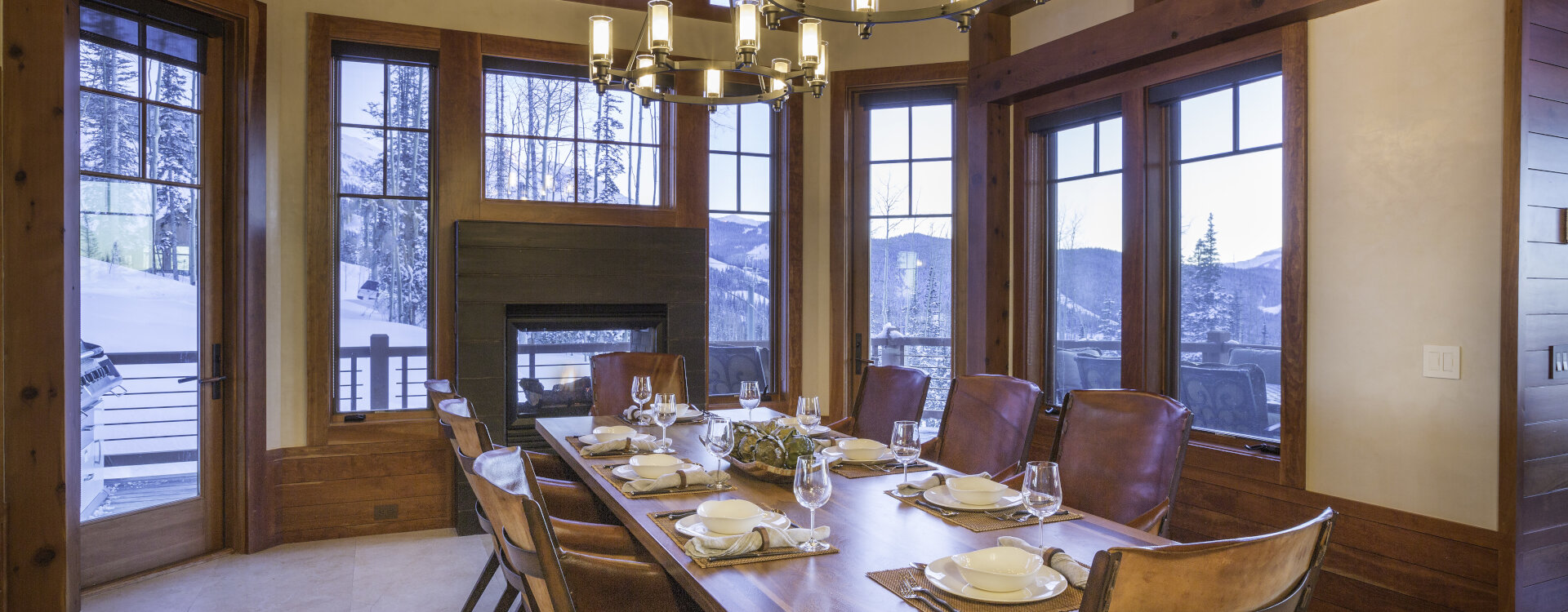 2.02-telluride-cabin-on-the-ridge-dining-room-fireplace