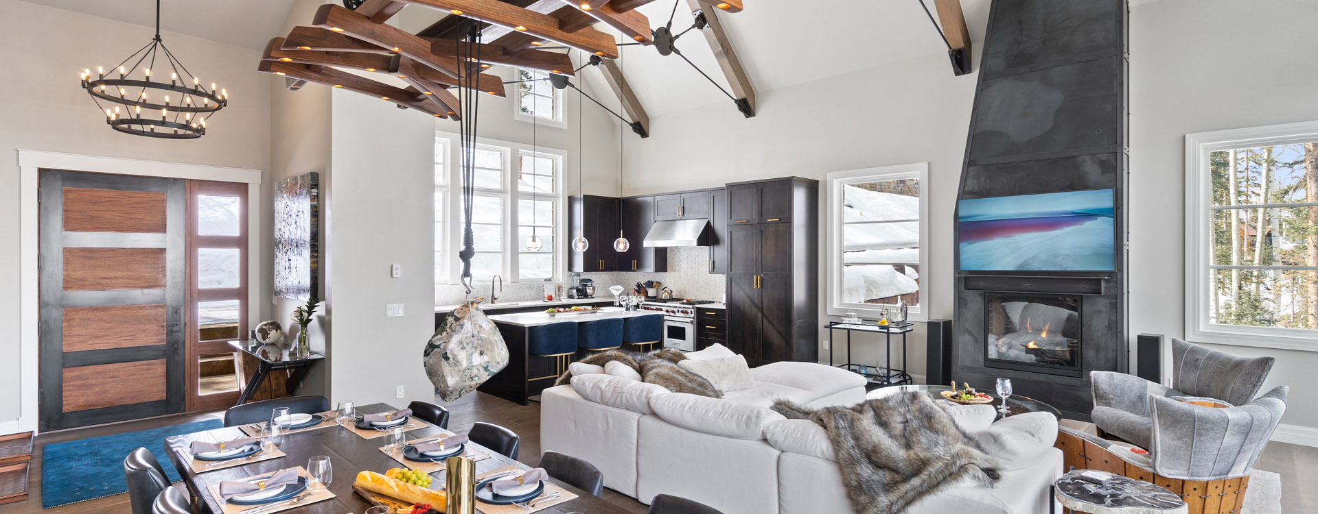 3.02-Fire-and-Ice-Mountain-Village-Vacation-Rental-Dining-1