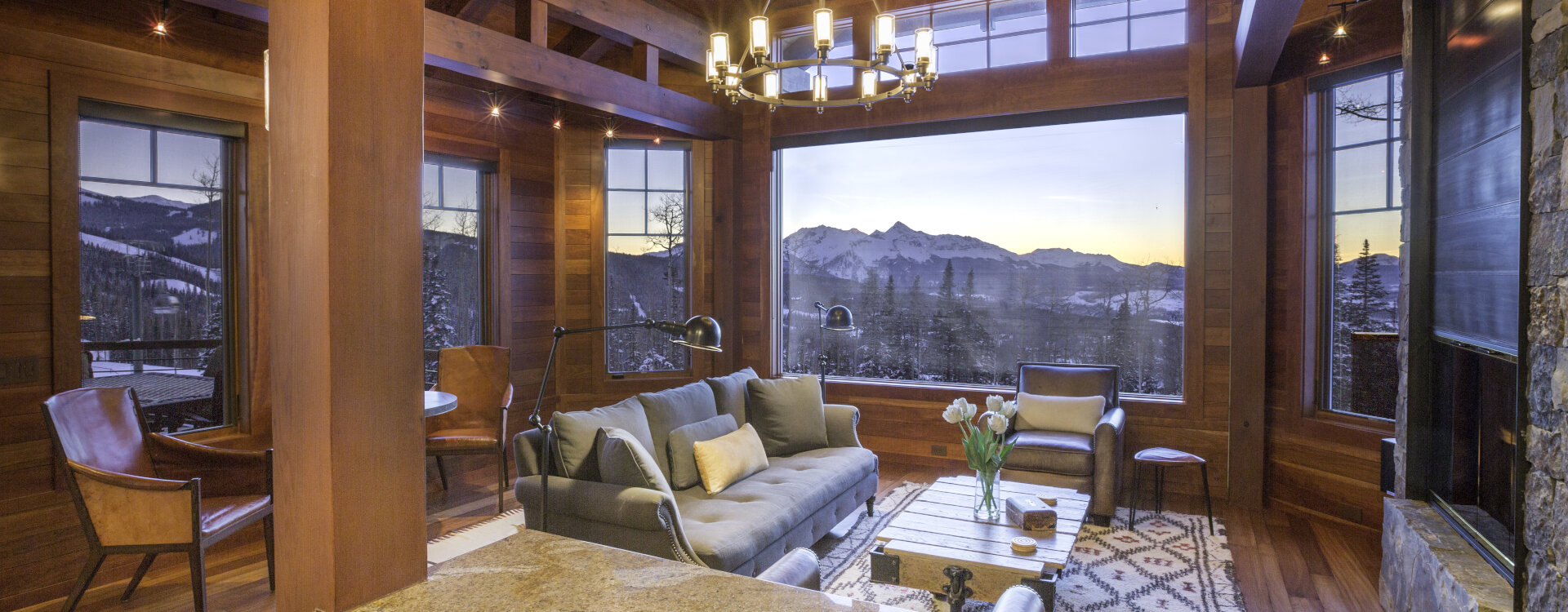 4.01-telluride-cabin-on-the-ridge-kitchen-bar-living-room-view