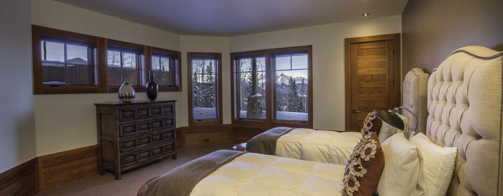 9.02-telluride-cabin-on-the-ridge-guest-bedroom-2