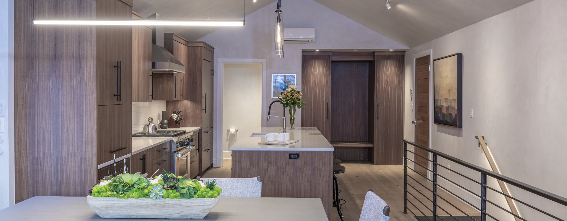 4.01-telluride-oak-at-the-gondola-dining-room-kitchen