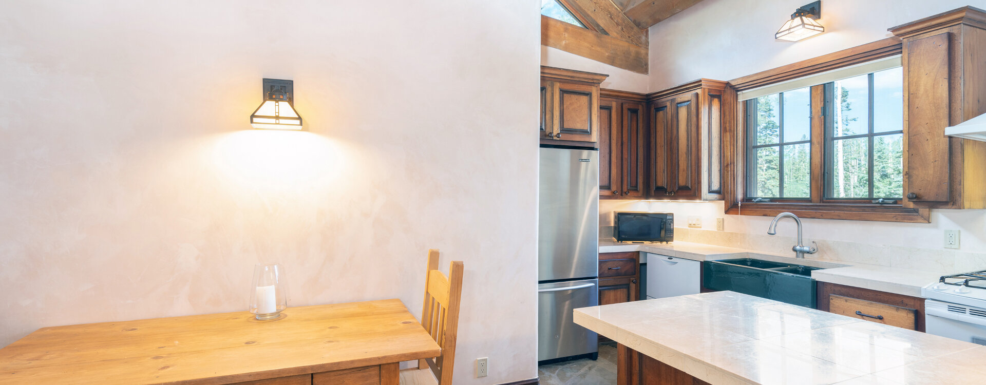 11.02-telluride-picture-perfect-guest-house-kitchen
