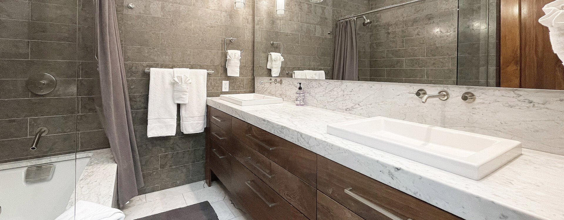 12.01-telluride-parkside-retreat-lower-guest-bathroom