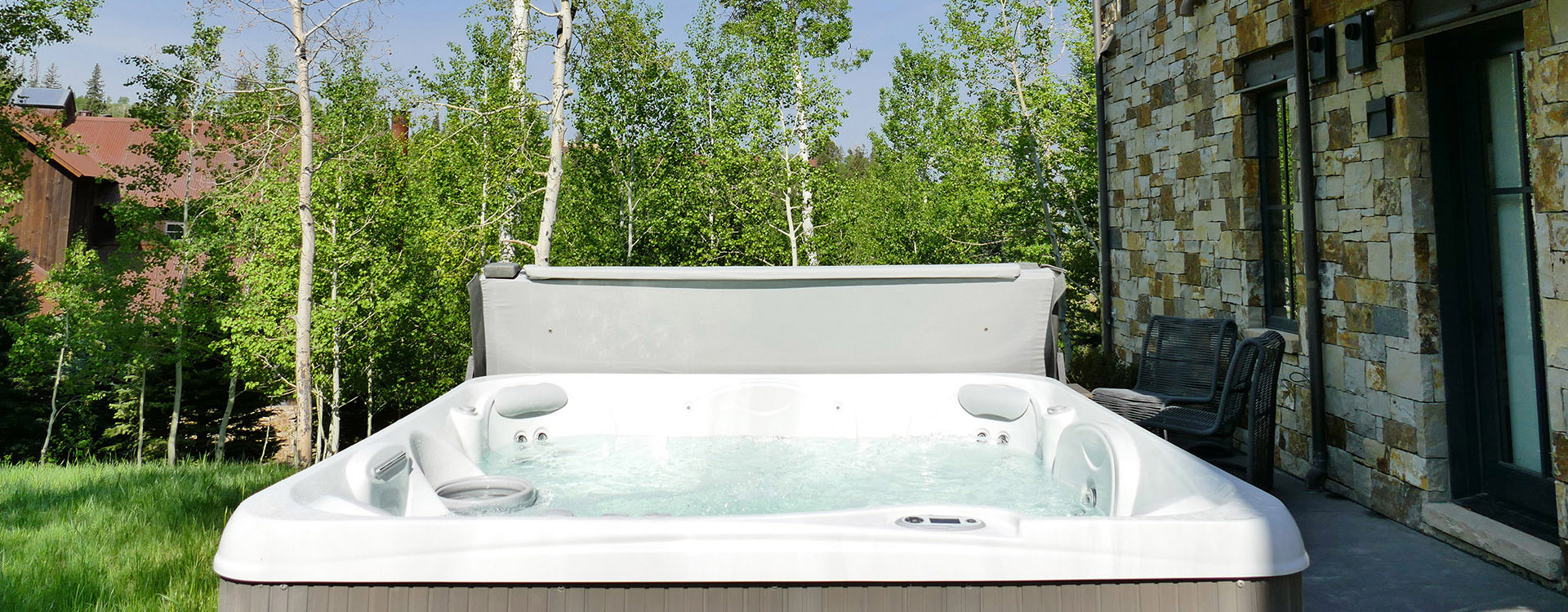 12.03-telluride-open-oasis-hot-tub