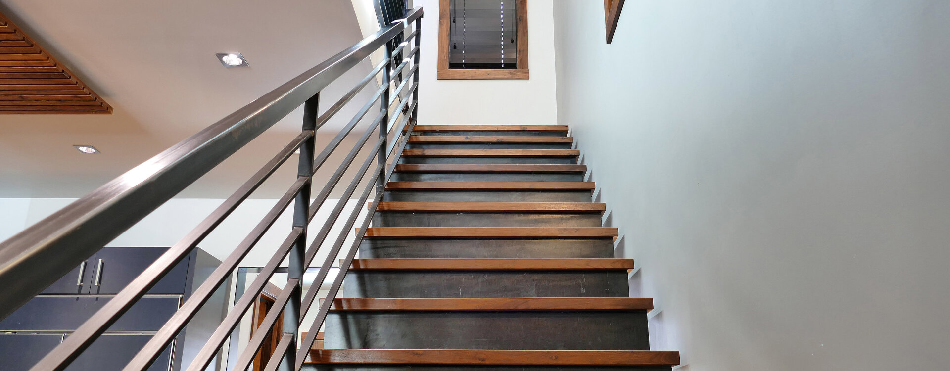 6.01-telluride-parkside-retreat-stairs-to-upper-level