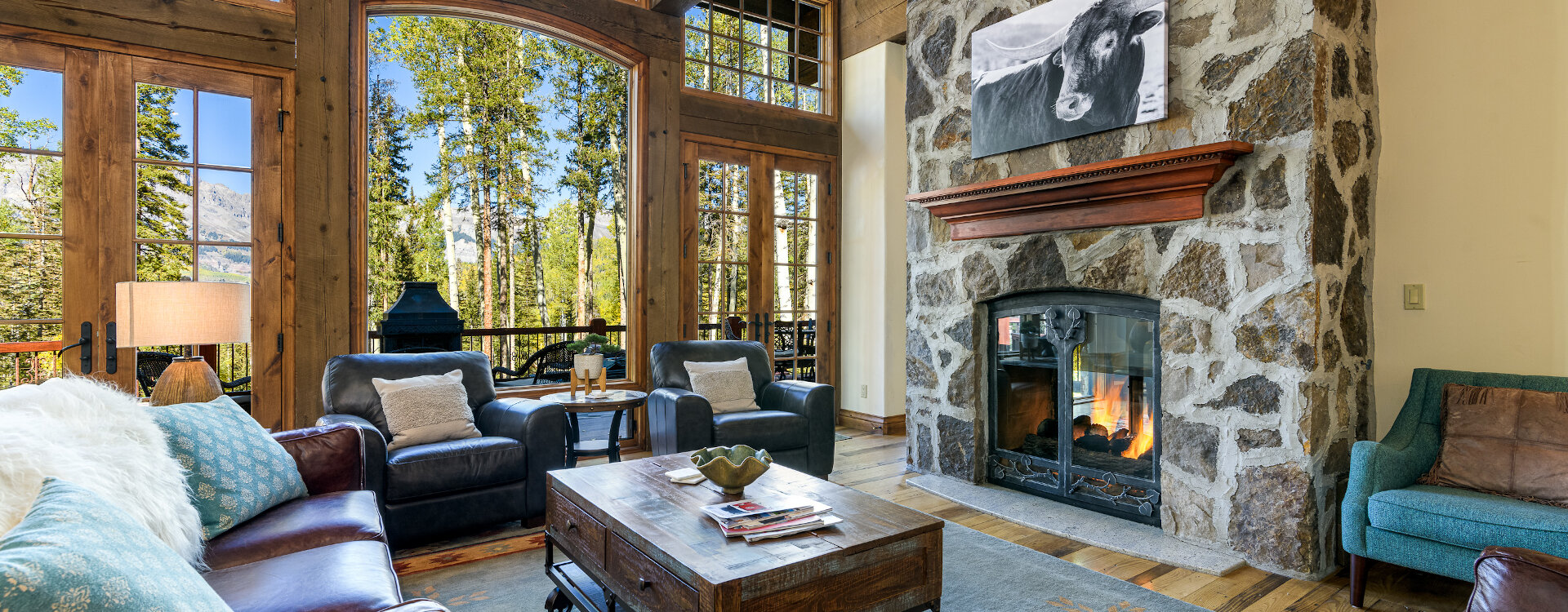 1.02-telluride-twin-elk-living-room-fireplace