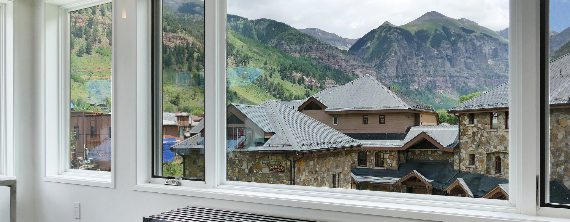 1.12-telluride-bear-creek-modern-12_view_from_living_room