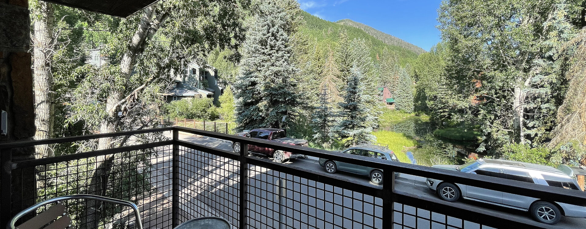 2.08-telluride-bear-creek-modern-4-deck_view_by_living_room