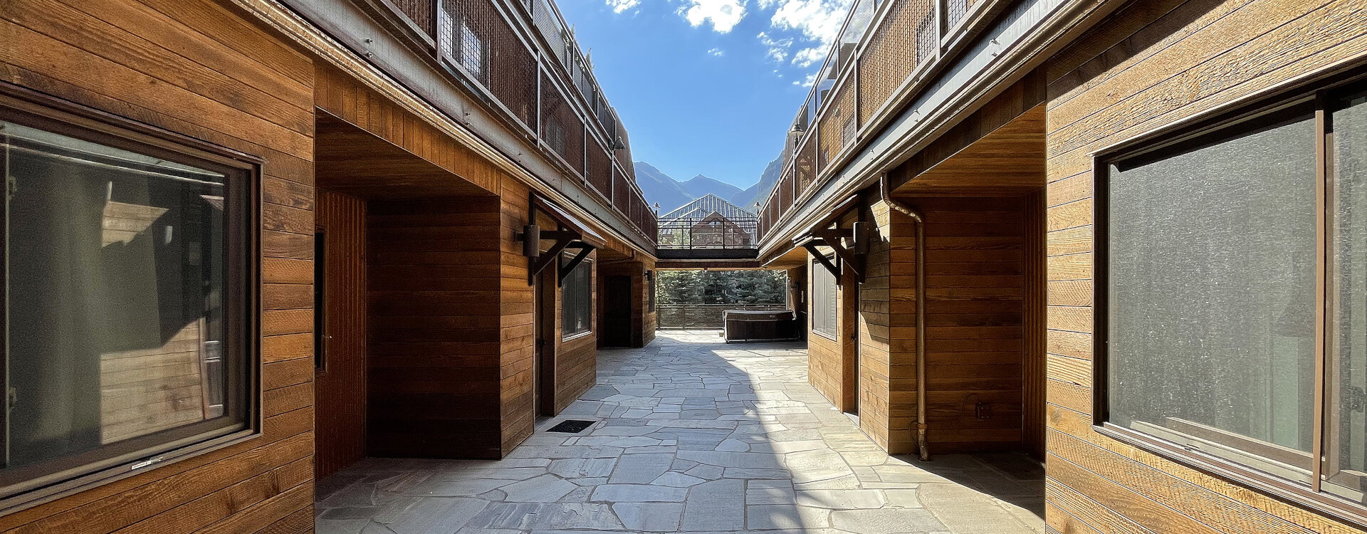 5-telluride-bear-creek-modern-4-courtyard_1