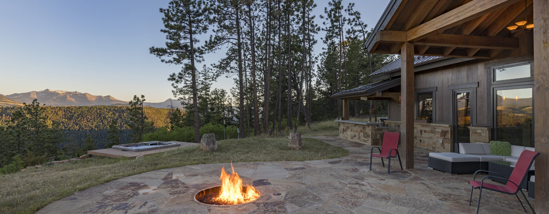 5.3-telluride-eagle_s-ridge-patio-fire