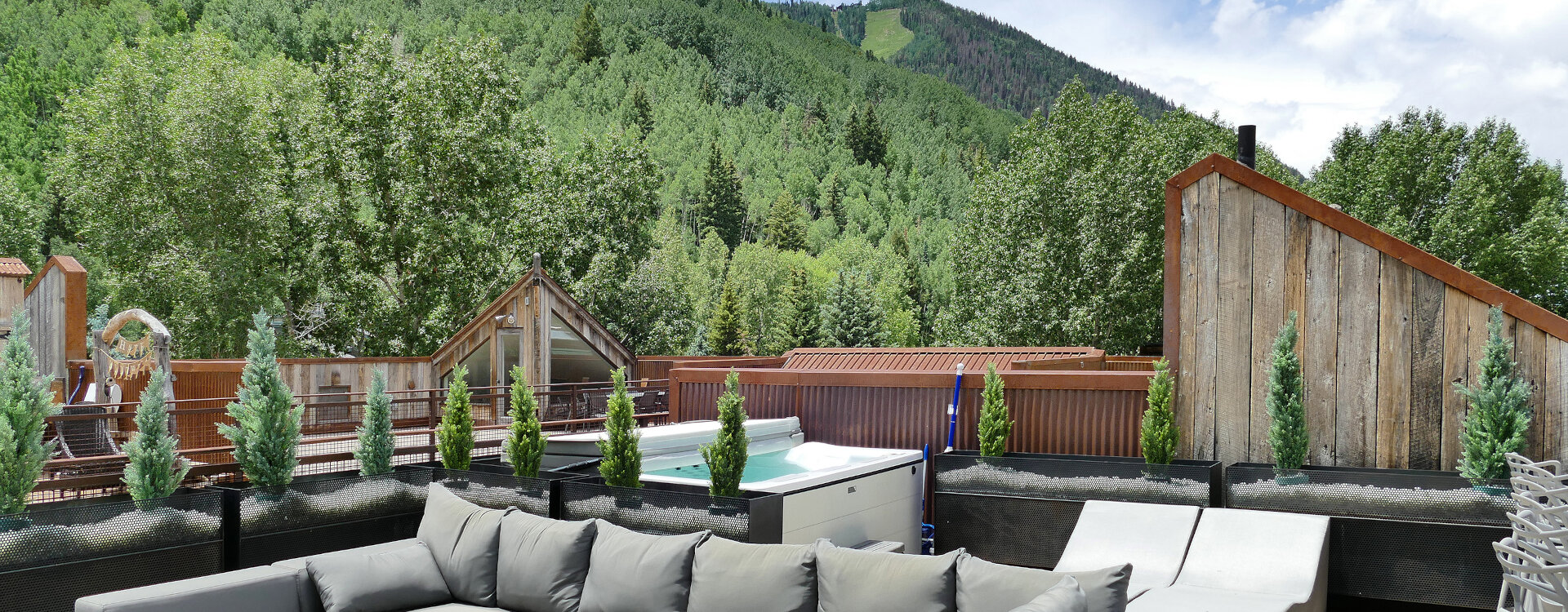 7.3-telluride-bear-creek-modern-12-rooftop_patio_20