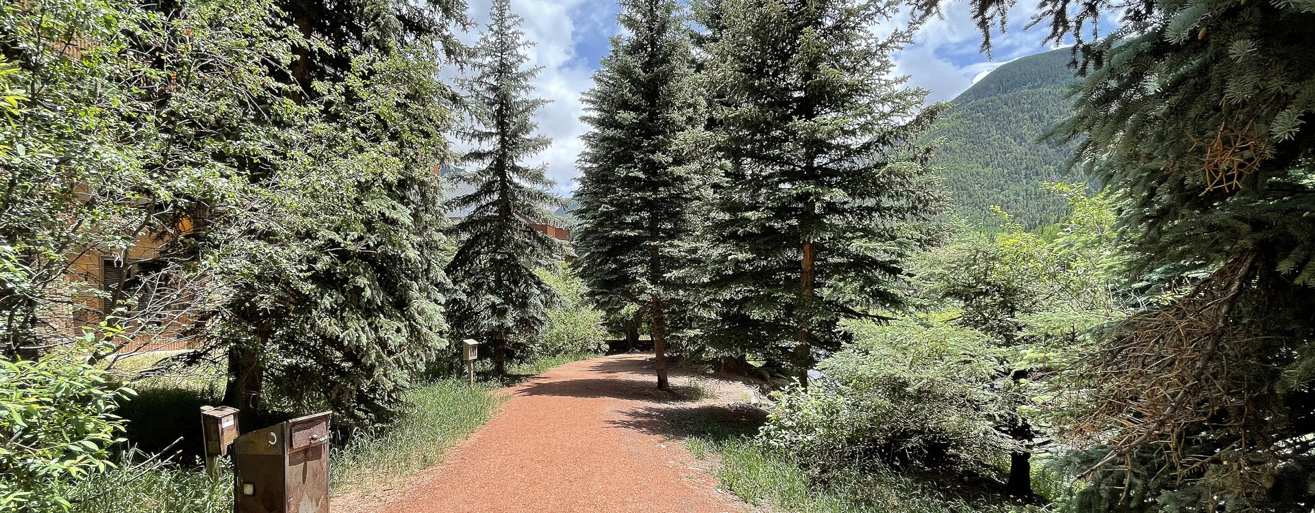 7.7-telluride-bear-creek-modern-12-river_walk_path