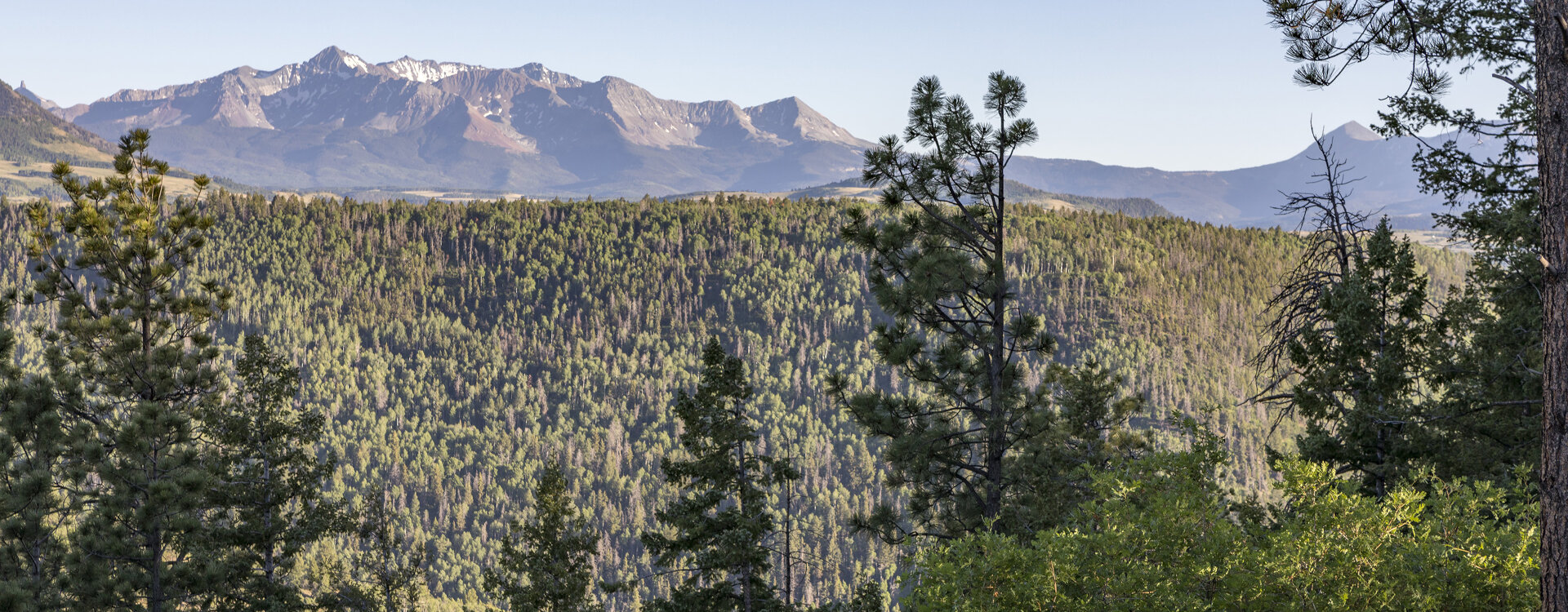 8.1-telluride-eagle_s-ridge-hot-tub-view