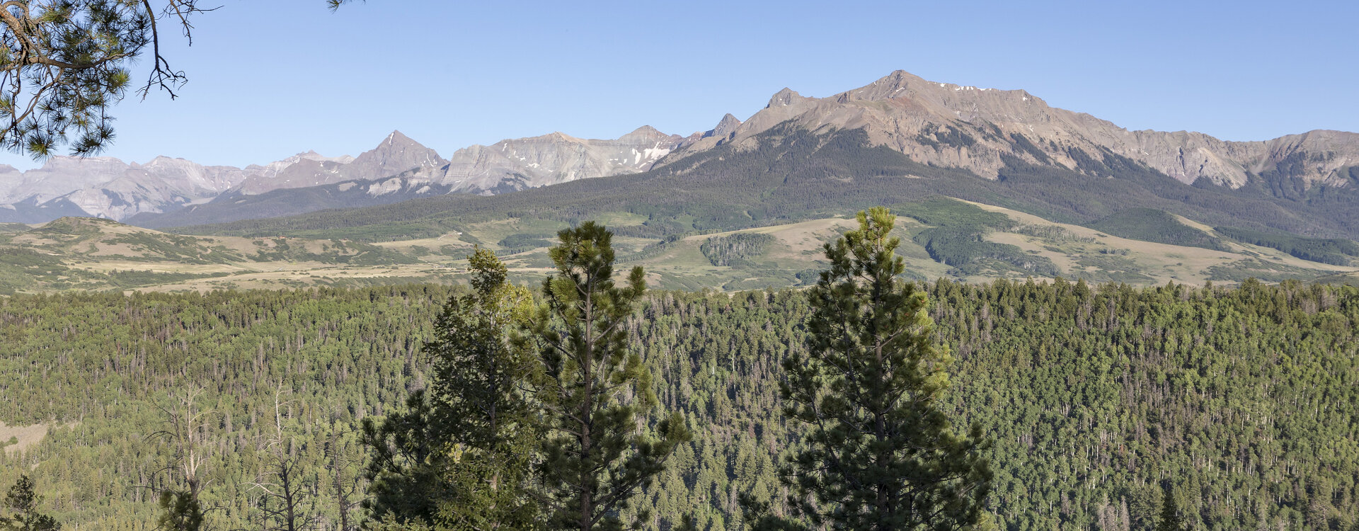 8.3-telluride-eagle_s-ridge-deck-view