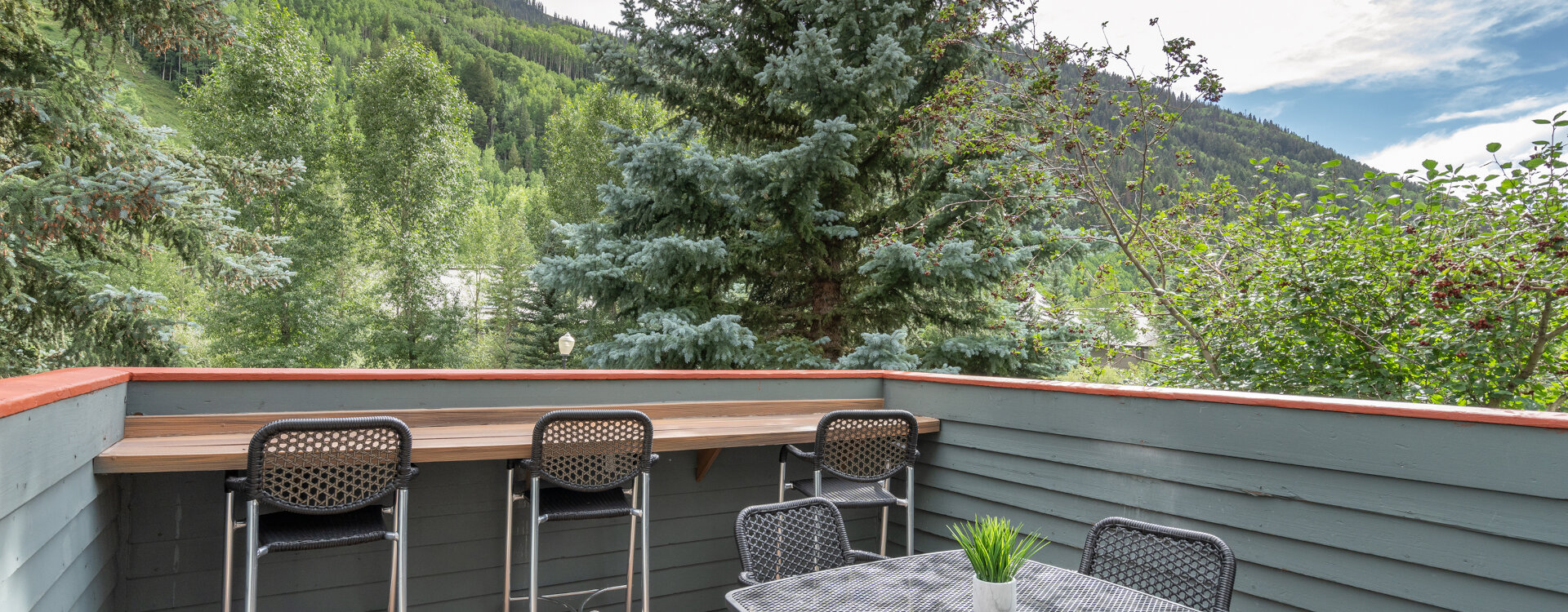 1.03-telluride-lift-7-lodge-deck