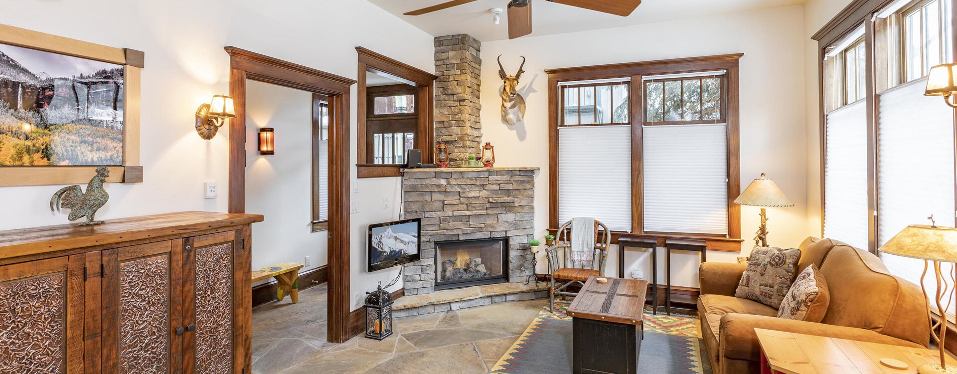 1.1-telluride-heritage-house-living-room-tv-fire