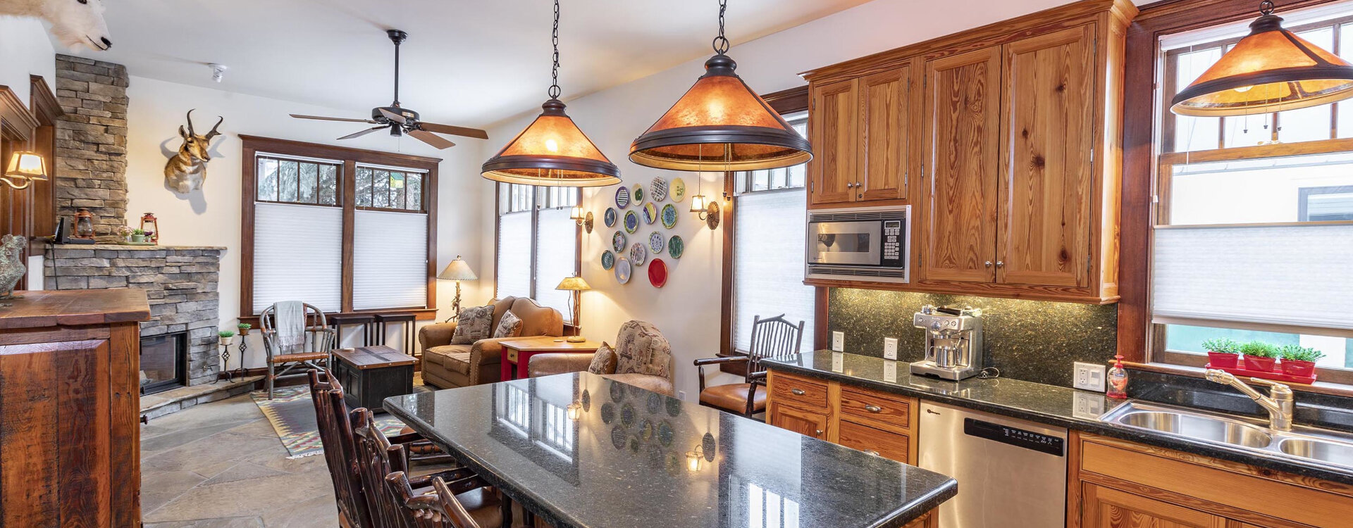 1.8-telluride-heritage-house-kitchen-2