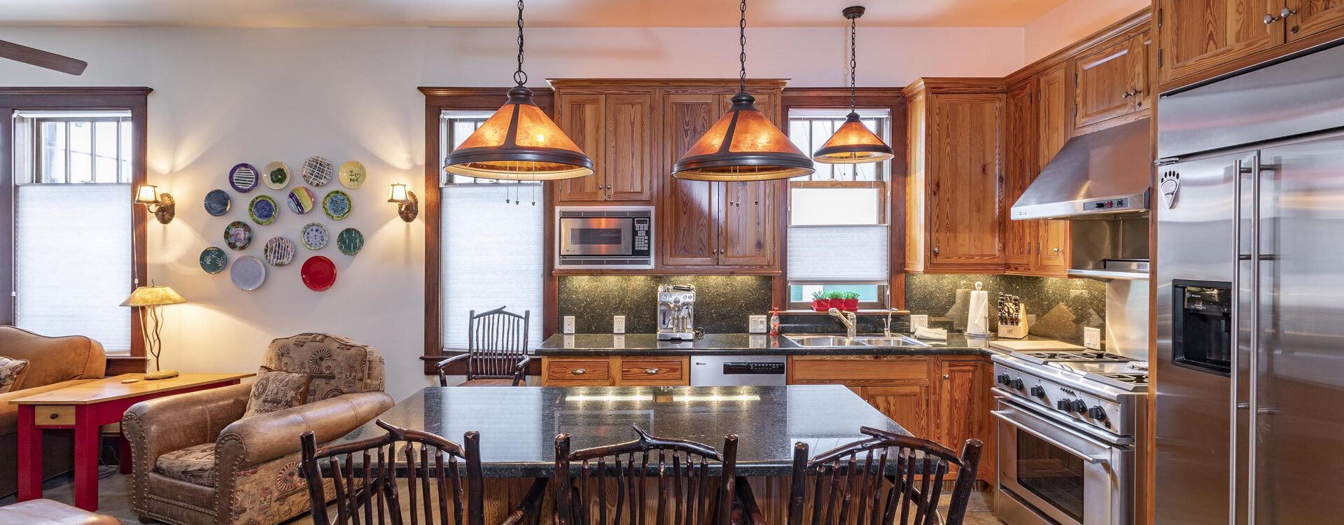 1.9-telluride-heritage-house-living-kitchen