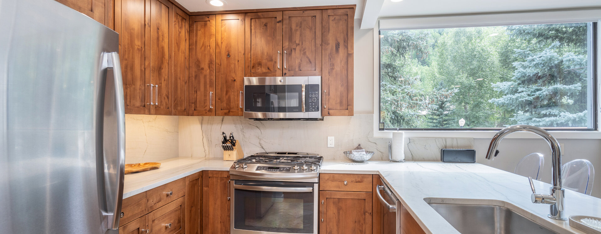 2.02-telluride-lift-7-lodge-kitchen