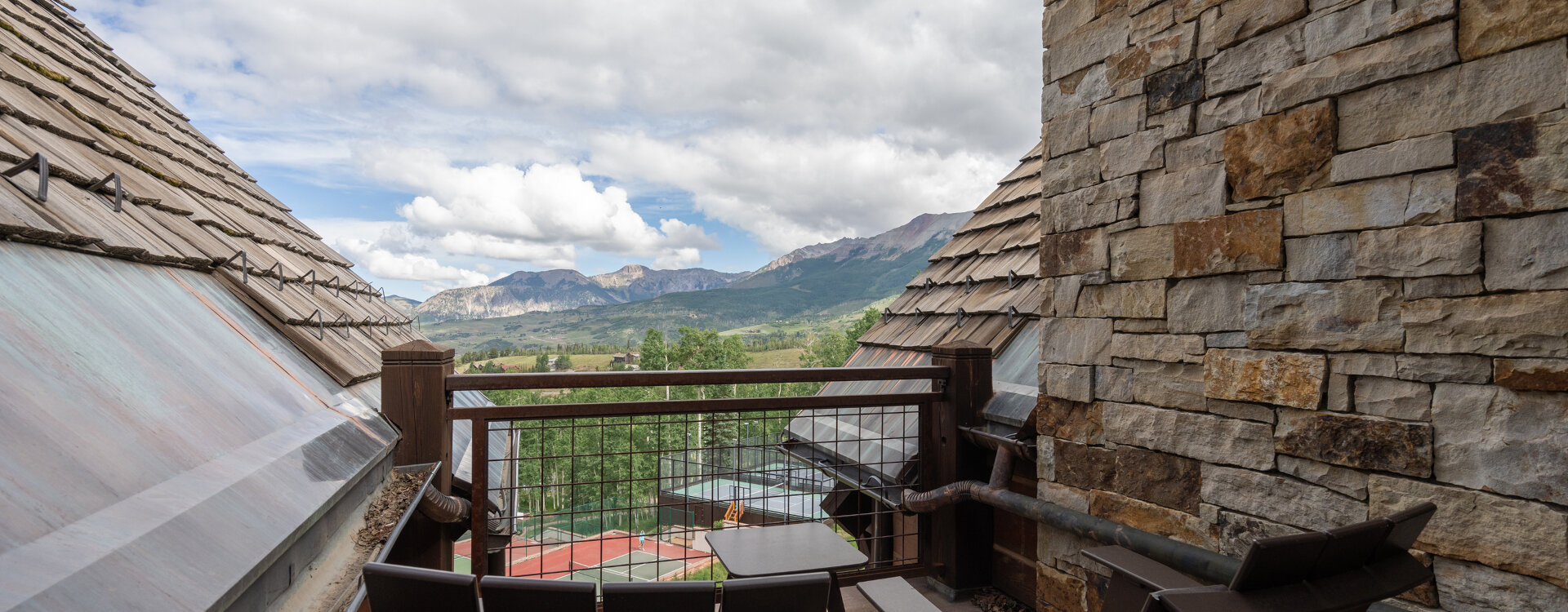 3.1-telluride-aspens-at-courcheval-deck