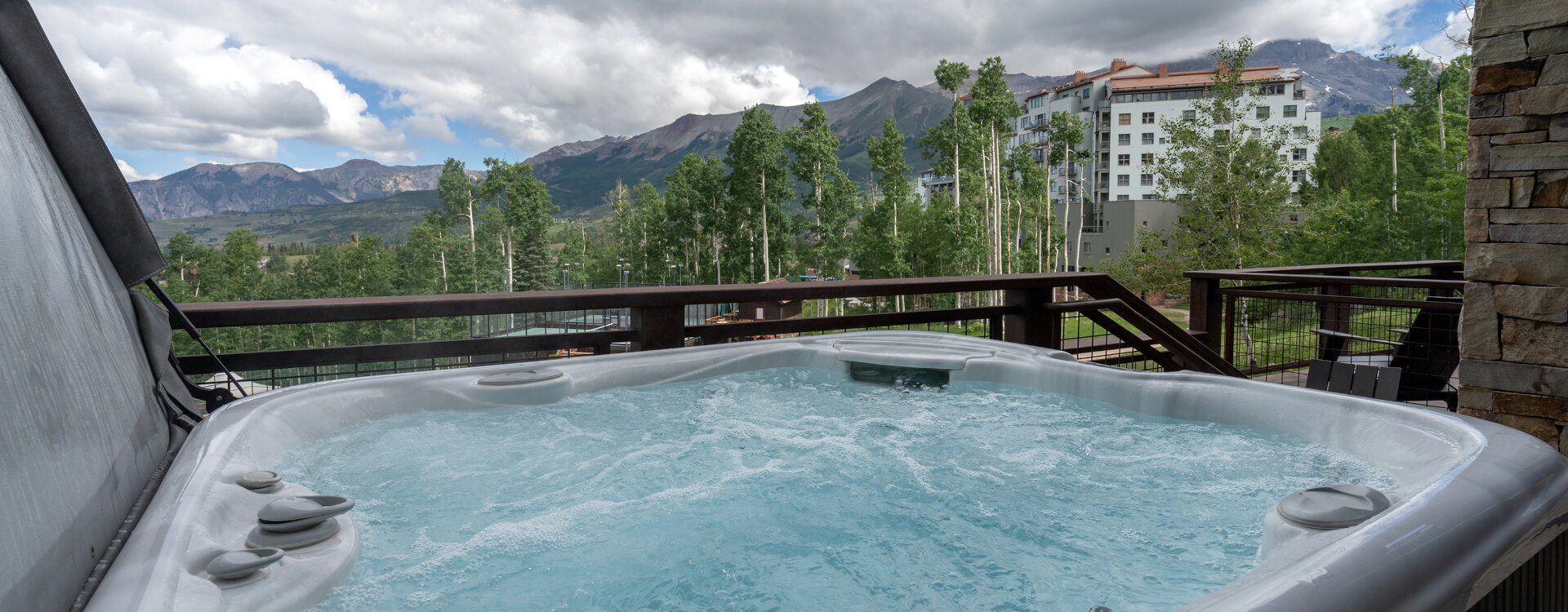 3.2-telluride-aspens-at-courcheval-hot-tub