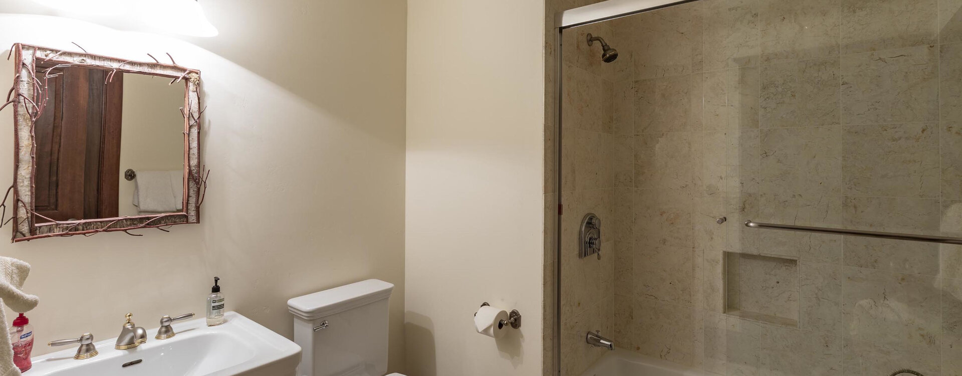 3.4-telluride-heritage-house-guest-room-1-bath