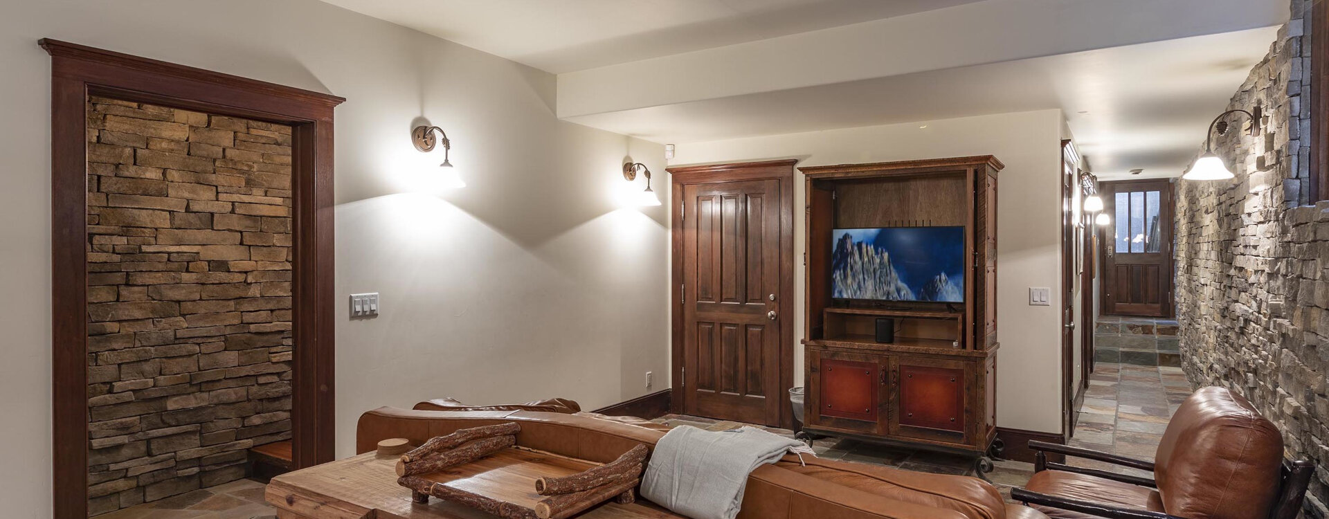 3.5-telluride-heritage-house-media-room