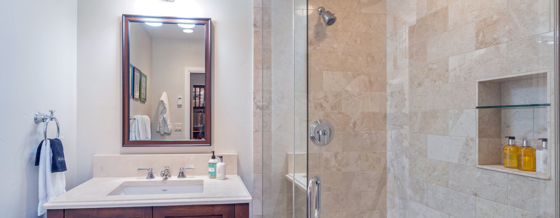 12.03-205-S-Oak-Bunk-Bathroom