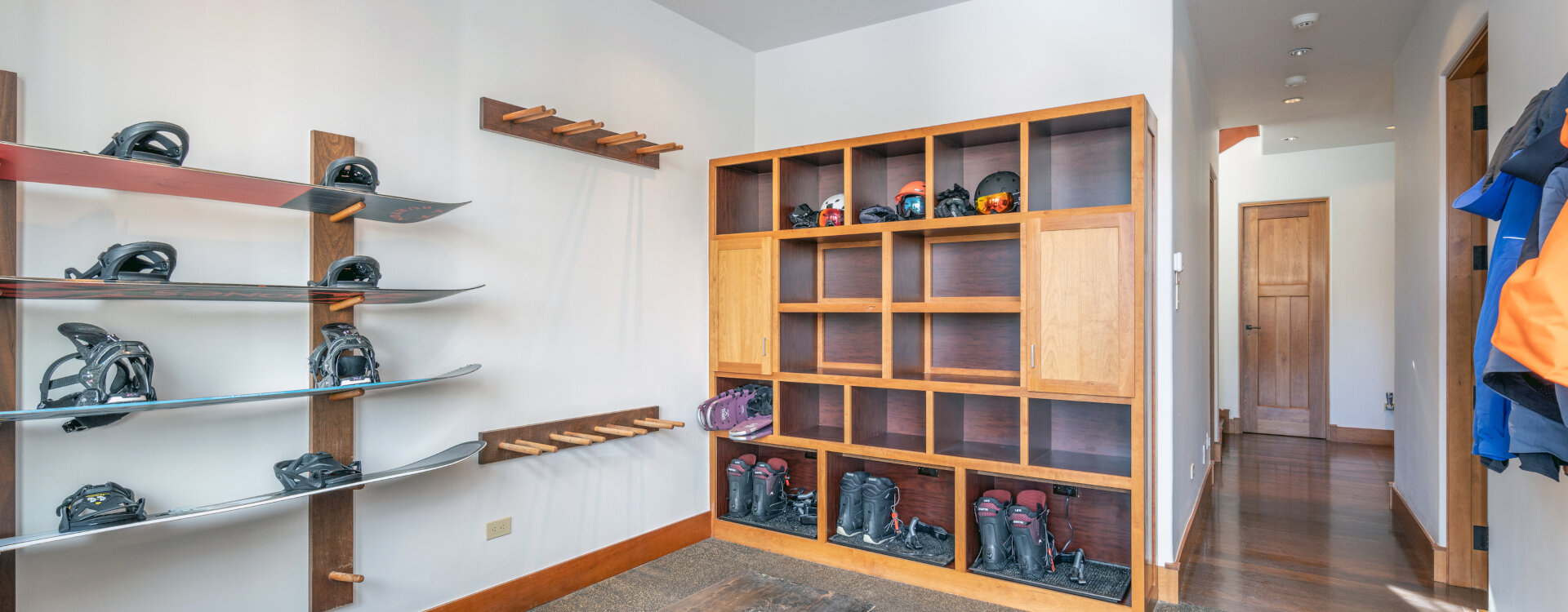 16.02-MV-Trailside-Nirvana-Ski-Room