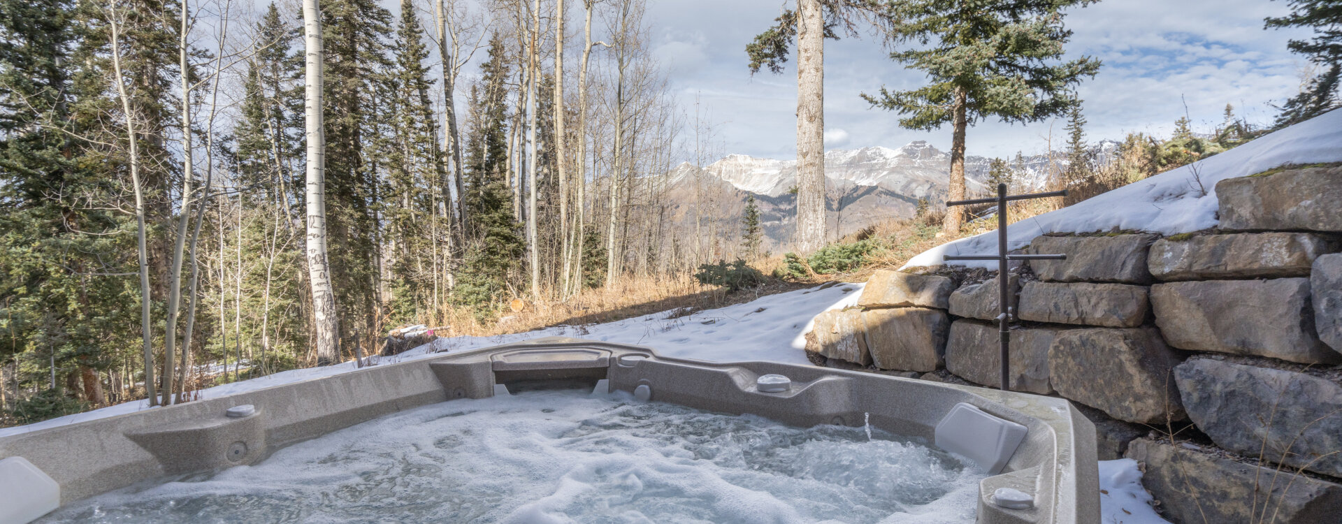 17.01-MV-Trailside-Nirvana-Hot-Tub