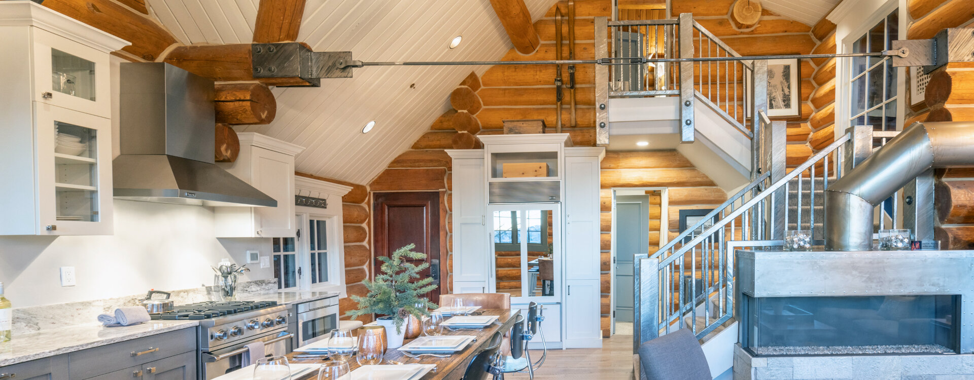 4.01-MV-See-Forever-Cabin-Dining-Area-2