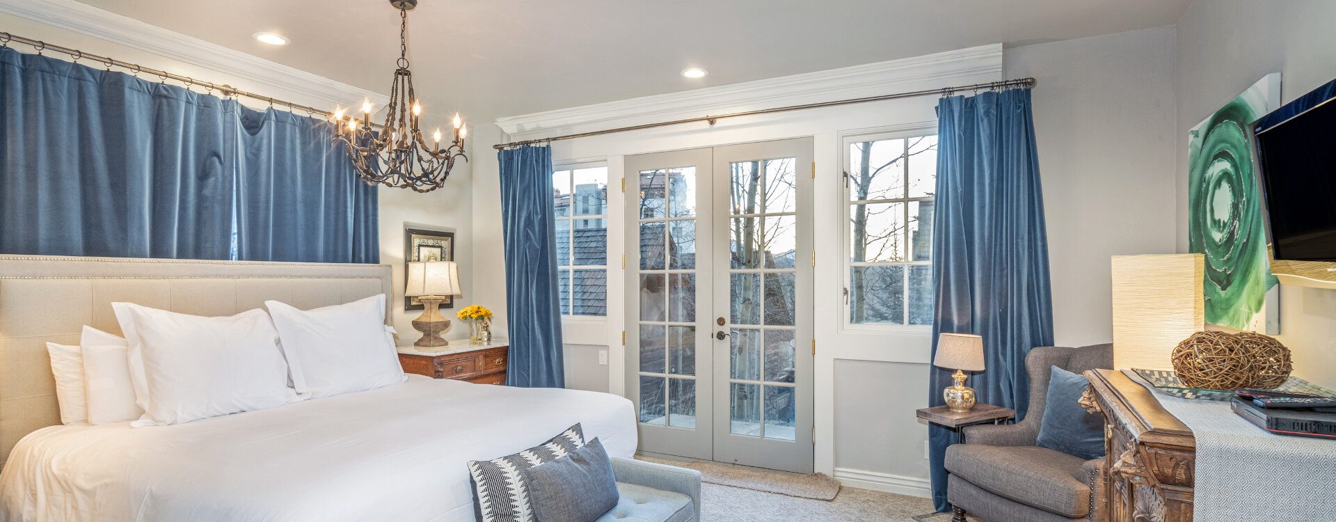 6.01-MV-See-Forever-Cabin-Primary-Suite