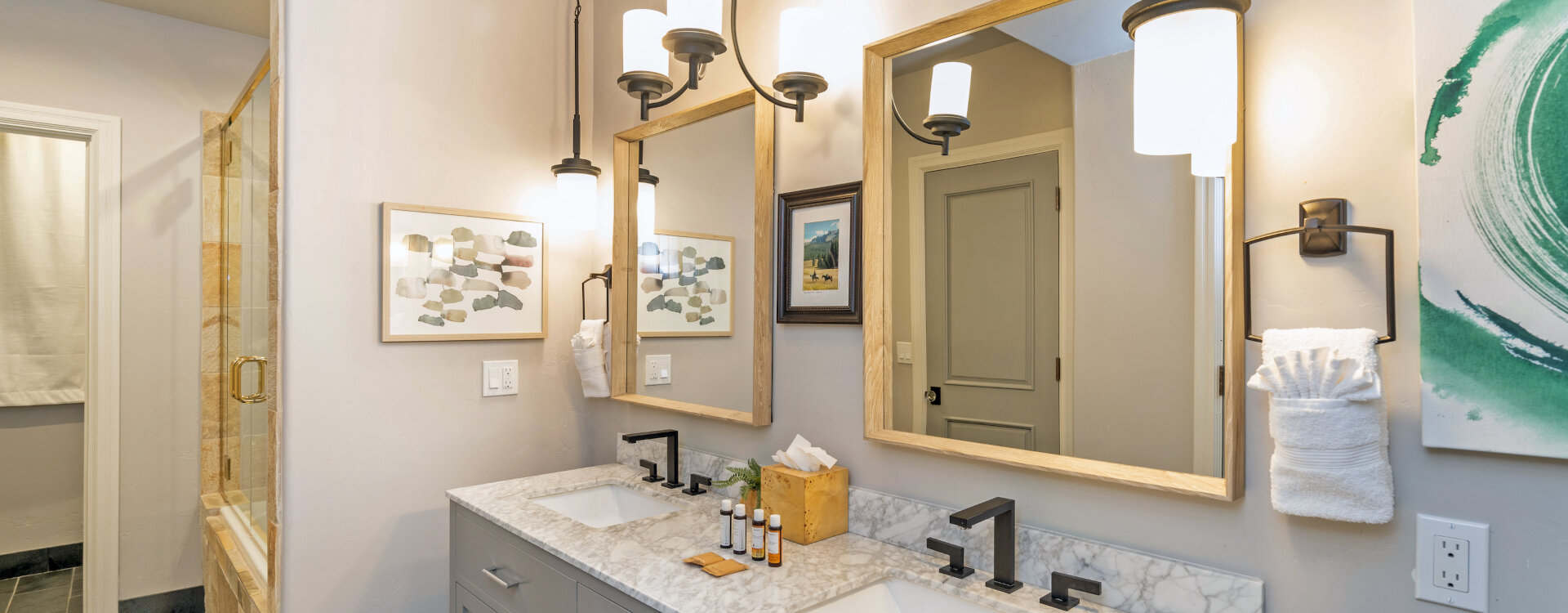6.02-MV-See-Forever-Cabin-Primary-Suite-Bathroom