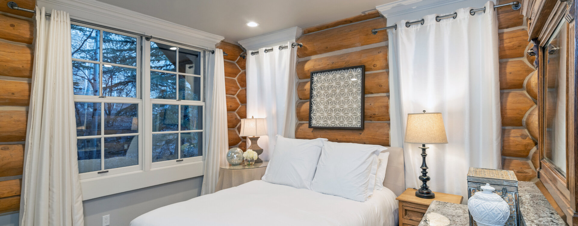 7.01-MV-See-Forever-Cabin-Guest-Bedroom-1