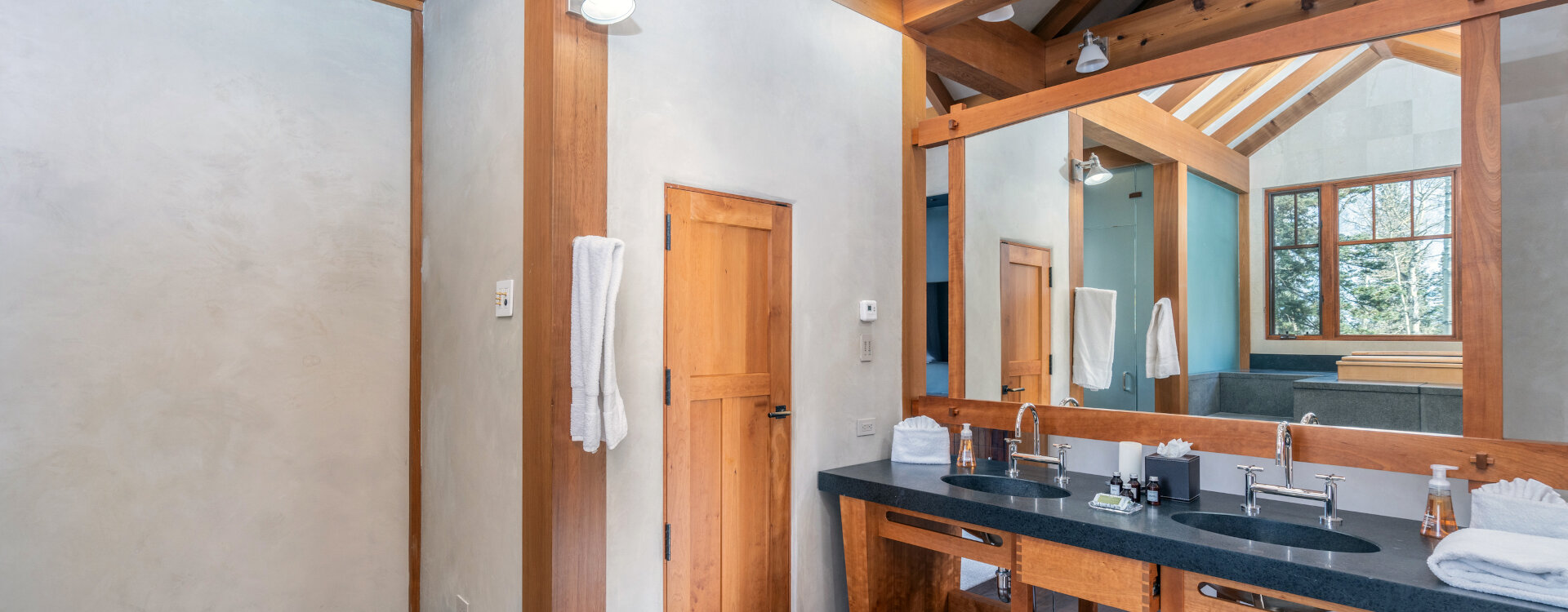 7.02-MV-Trailside-Nirvana-Primary-Suite-Bathroom-1