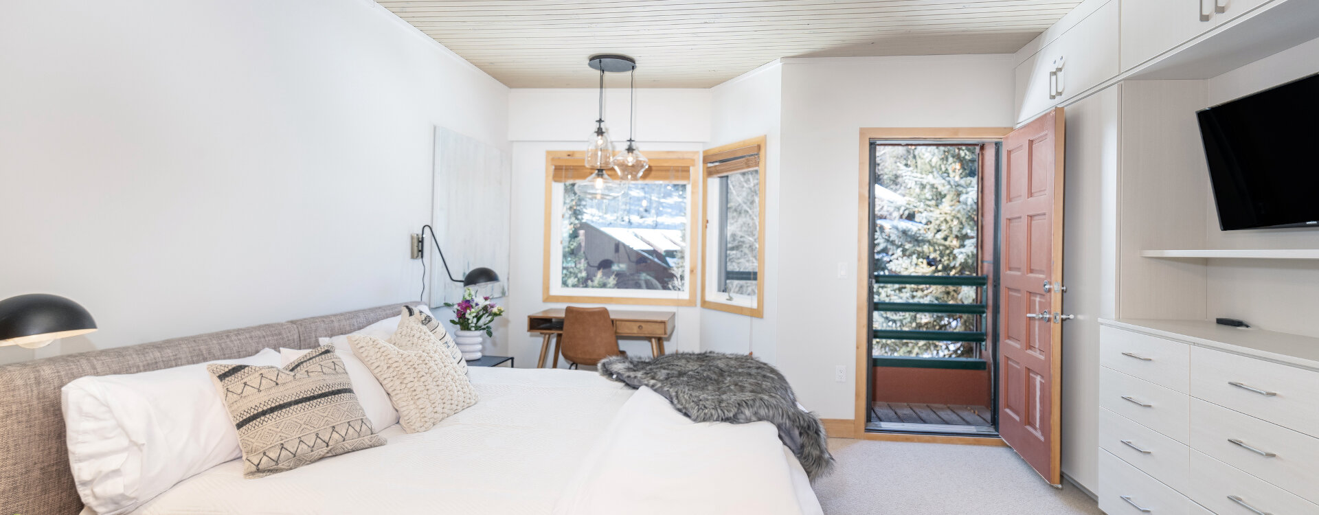 4.02-Telluride-Vacation-Rental-Ice-House-305-Primary-Bedroom