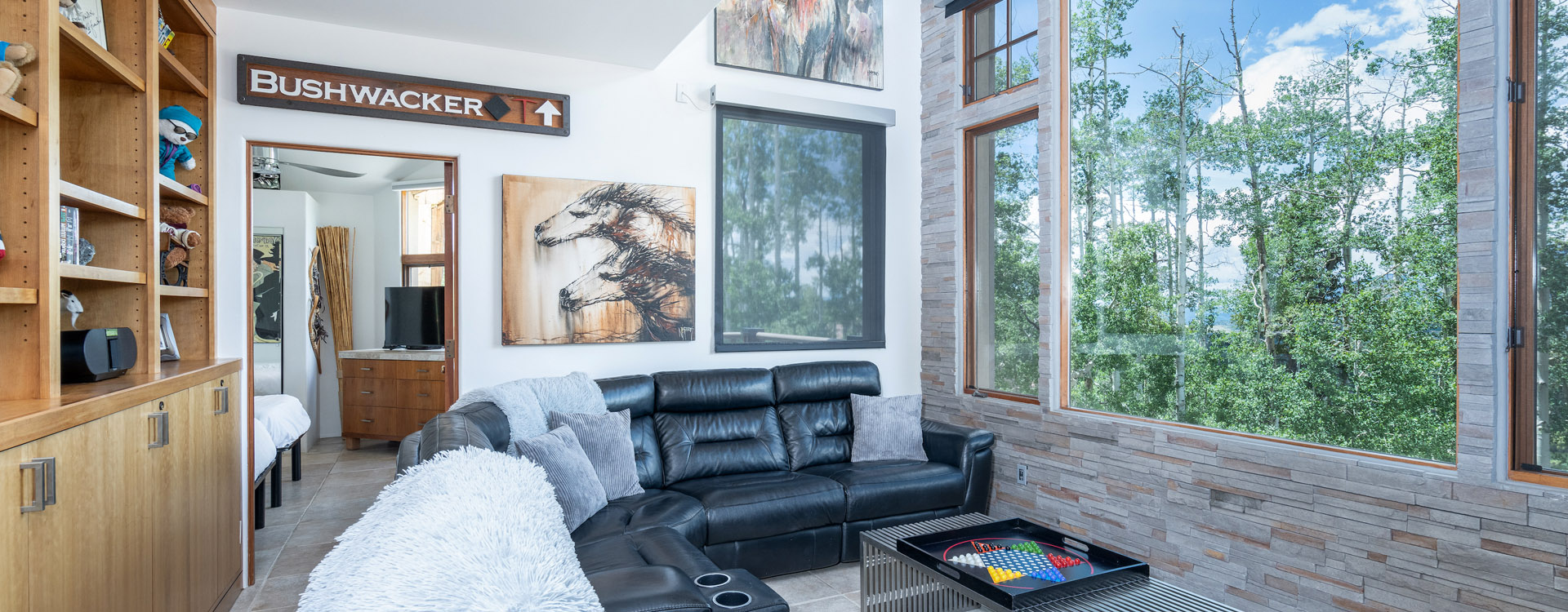 1.2_Sunshine_Outlook_Mountain_Village_Living_Room1