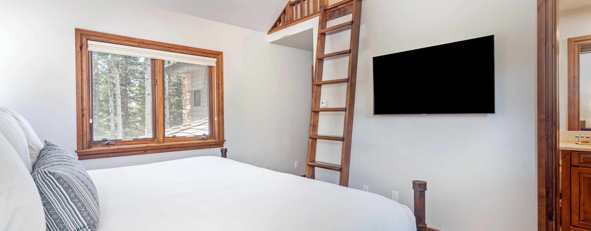 12.1_Aspen_Grove_Villa_Mountain_Village_Bed6