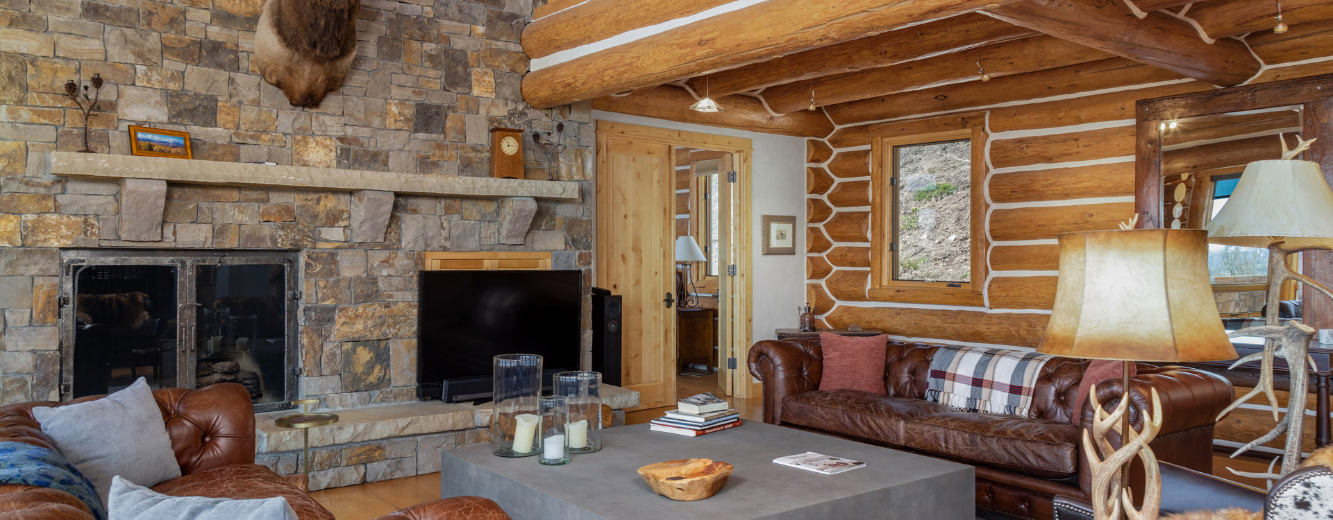 2.3-Campbell-Peak-Retreat-Remote-Telluride-Living-Room-1