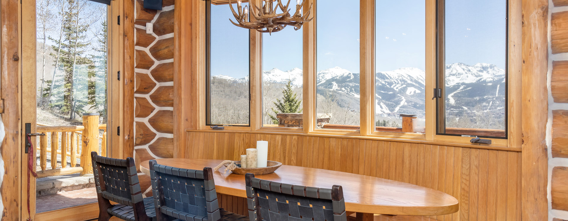 4.3-Campbell-Peak-Retreat-Remote-Telluride-Breakfast-Area