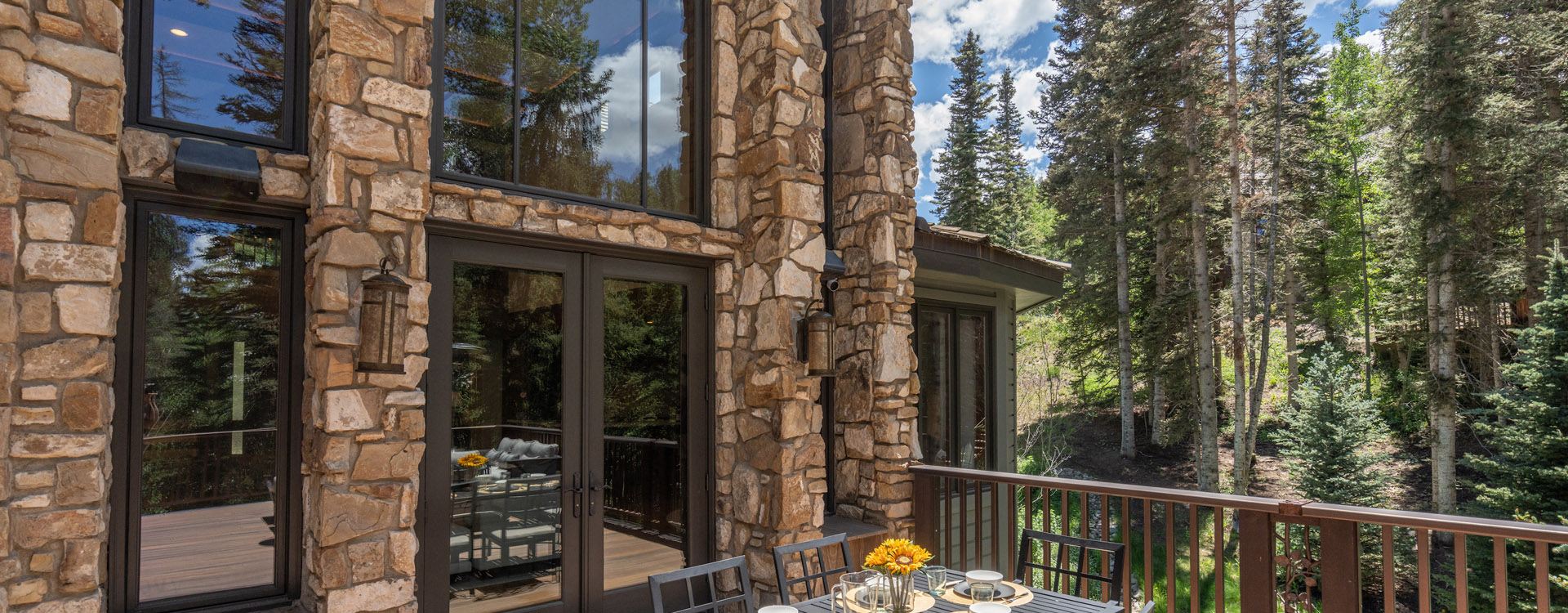 5.0_Aspen_Grove_Villa_Mountain_Village_Living_Room_Deck2