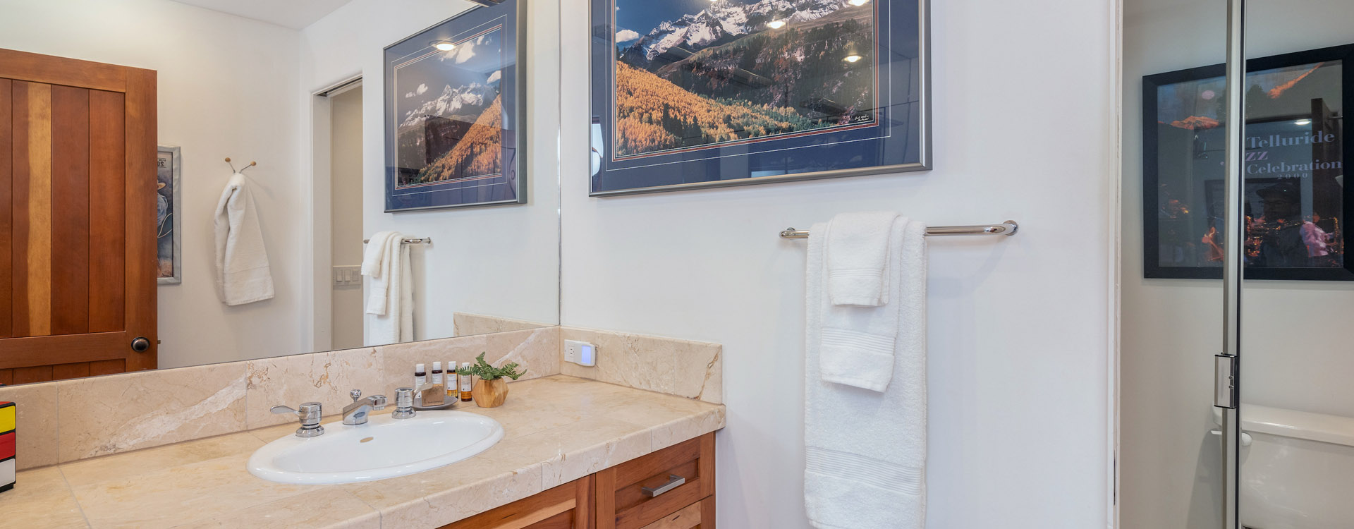 6.2_Sunshine_Outlook_Mountain_Village_Bedroom2_Bathroom1