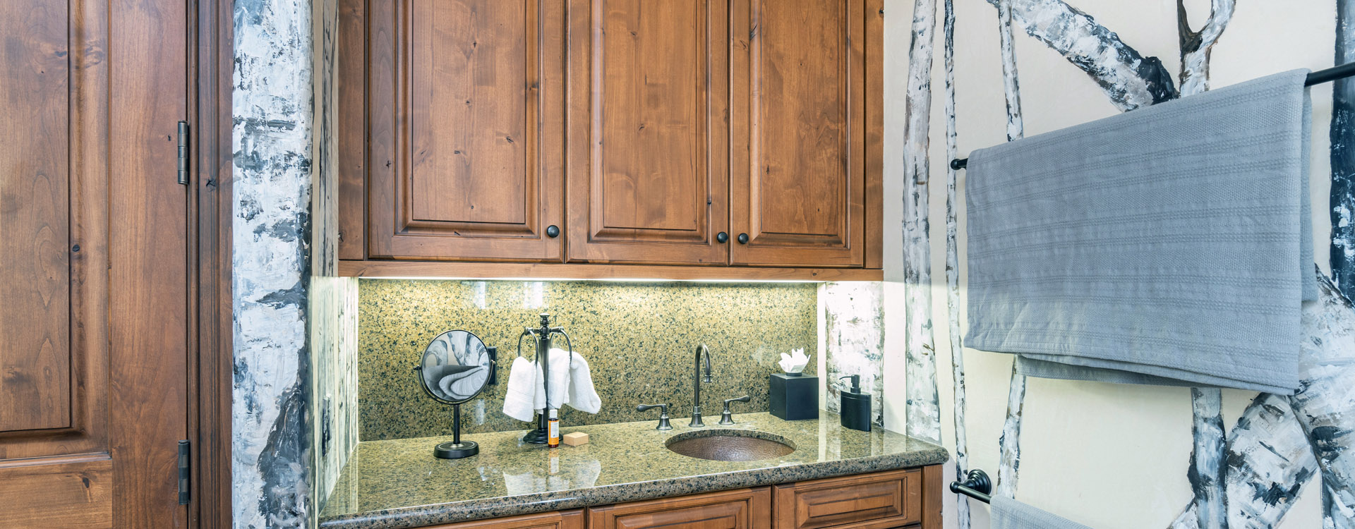 7.1_Aspen_Grove_Villa_Mountain_Village_Bed2_Detail