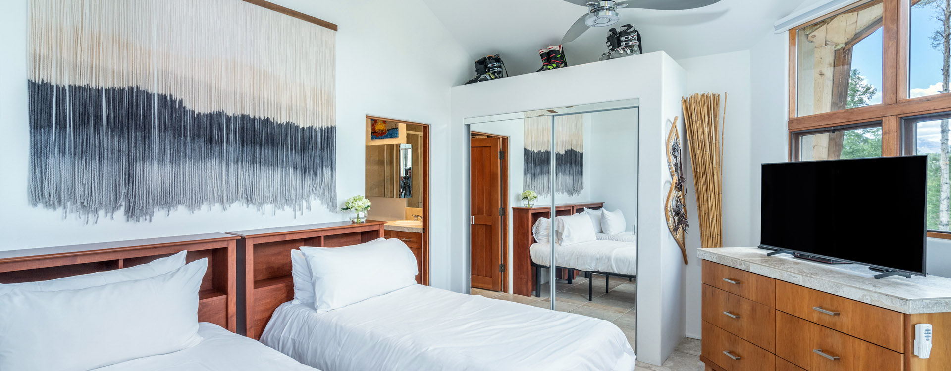 7.1_Sunshine_Outlook_Mountain_Village_Bedroom3