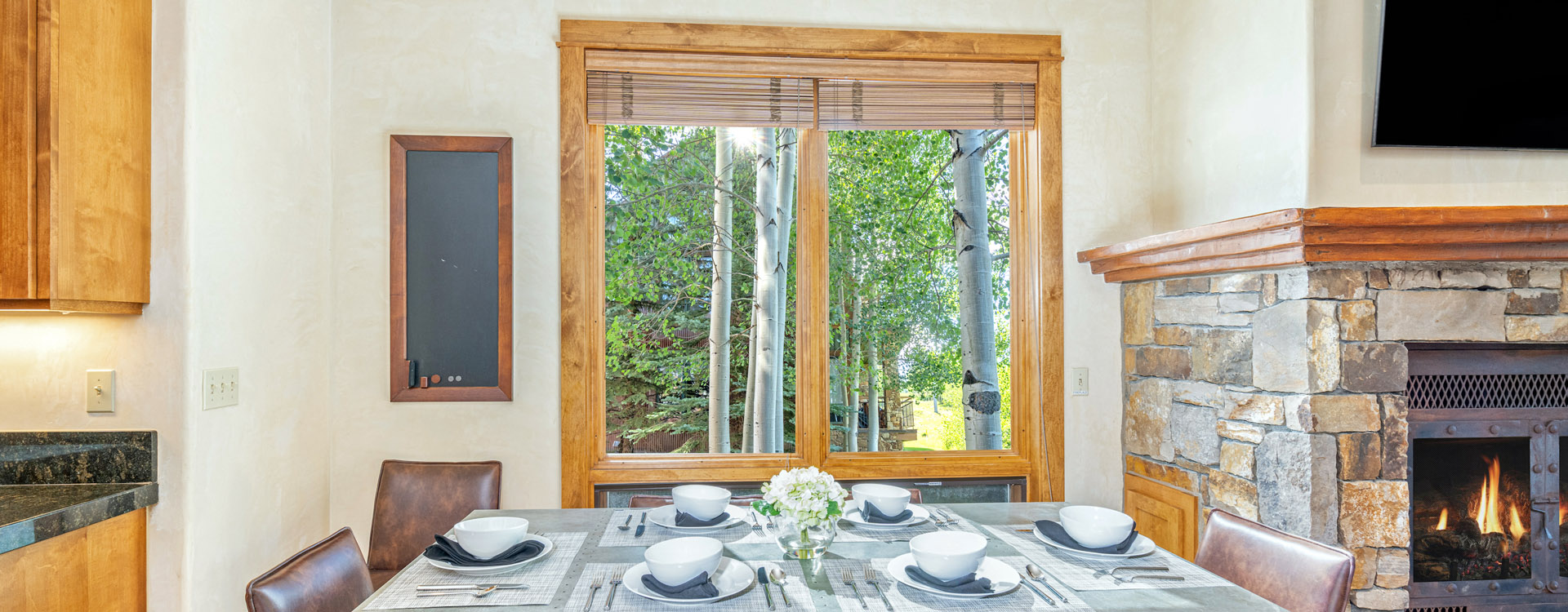 1.2-terraces-1301-telluride-vacation-rental-dining-room1