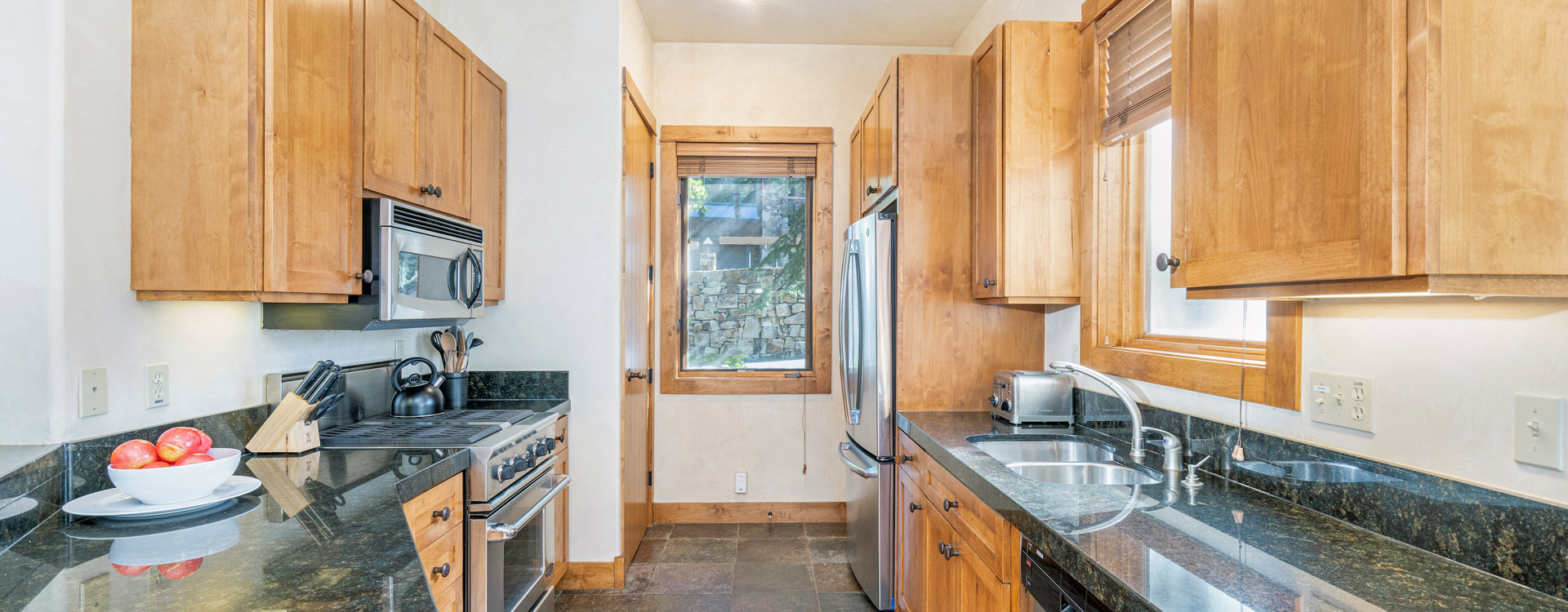 1.3-terraces-1301-telluride-vacation-rental-kitchen1