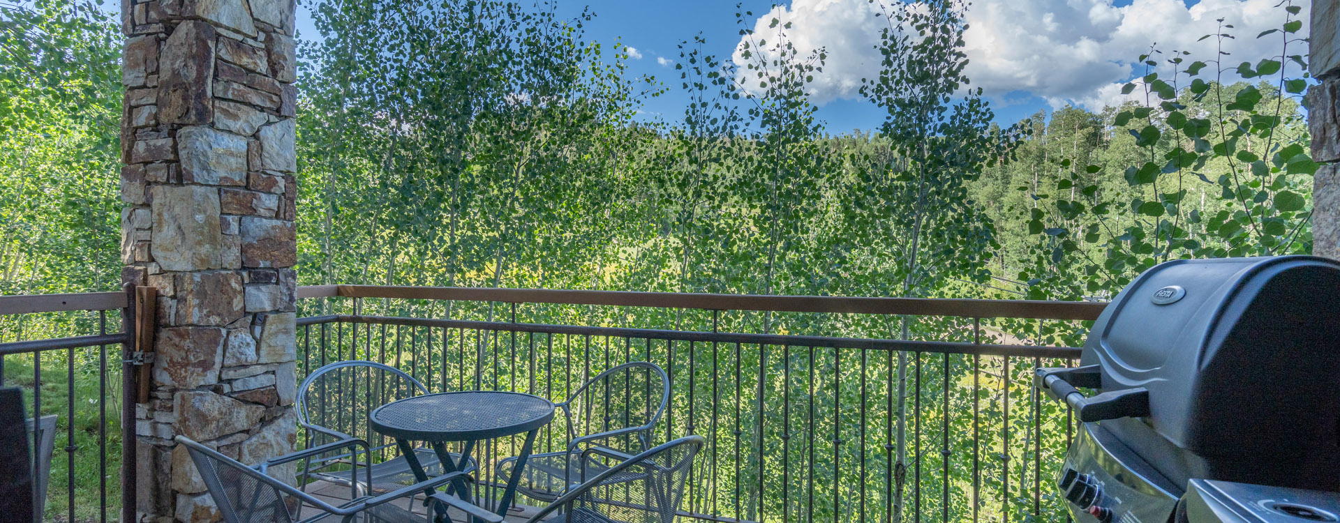 2.0-terraces-1301-telluride-vacation-rental-deck-bbq-view1