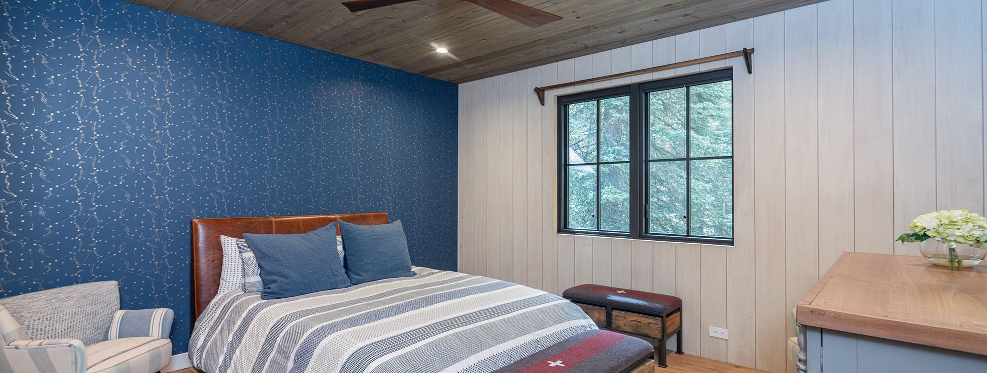 6.0-mountain-modern-rustic-mountain-village-bedroom1