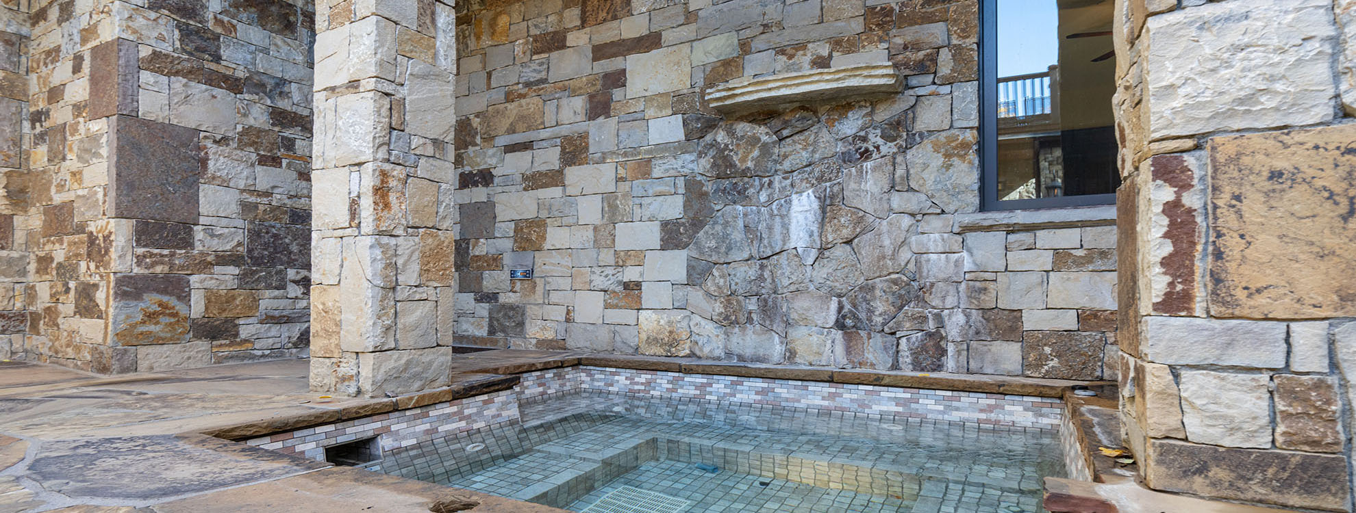 5.1-benchmark-chateau-mountain-village-hot-tub1